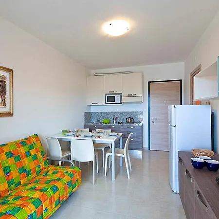 In 24463 * ビビオーネ